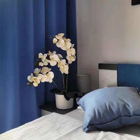 Lambert Apartment *